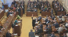 První trhliny v jednotě SPOLU a STAN. Tři poslanci Starostů vládu nepodpořili