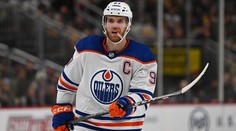 McDavid má 100 asistencí. Zvládl to jako první od dob Gretzkého
