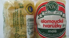 Penny stahuje některá balení oblíbených tvarůžků z Loštic. Může v nich být plíseň