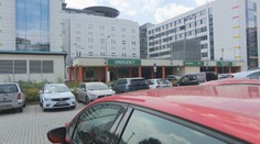 Nemocnice řeší problémy s nedostatkem parkování. Místa chybí hlavně pacientům