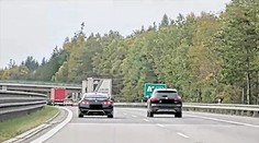 Řidič se hnal po D1 rychlostí 229 km/h. Policejní BMW si s jeho "Godzillou" poradilo