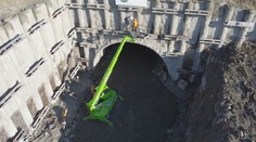 Začaly odstřely kvůli tunelu pod vrchem Homole. Řidiče čekají komplikace