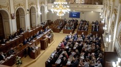 Poslanci schválili nový stavební zákon i vyšší přídavky na děti