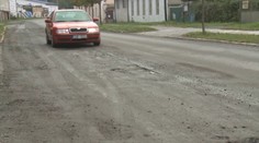 Silnice jsou jako ementál, opravy spolknou nejvíc peněz v historii!