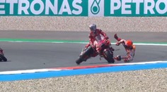 Márquez v kvalifikaci opět upadl. Tentokrát najel zezadu do soupeře