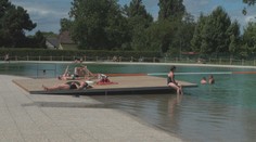 Začal prodloužený víkend. Volno lidé trávili na nákupech, na kolech či u vody