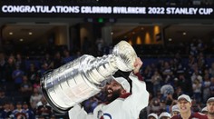 Nazem Kadri se zapsal se Stanley Cupem do historie. Trofej vzal do mešity