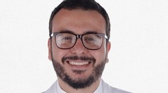 Mladý lékař dobrovolně testoval vakcínu, zemřel na koronavirus
