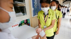 Německo hlásí další tři nemocné koronavirem, Hongkong vakcínu!