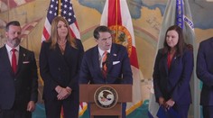 Schyluje se k válce s Kubou. USA obvinily bývalého vůdce z vraždy a spiknutí