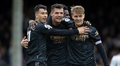 Arsenal smáznul Fulham a vede ligu o pět bodů. United neporazili posledního