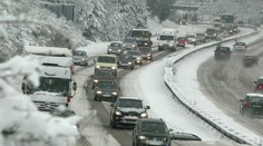 Uzavření D1! Silničáři museli opravit spadlé vedení