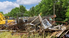 Žena na dovolené přišla o dům. Zničili ho dělníci, kteří si spletli adresu