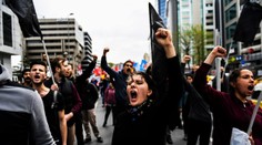 Protesty v Paříži: Demonstranti házeli molotovy, rozbíjeli výlohy!