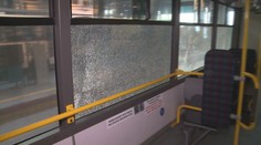Atentát na autobus: Řidič ujížděl před střelbou. Co se stalo?