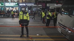 Korejci truchlí kvůli tragédii v Soulu. Po celé zemi ruší koncerty a další akce