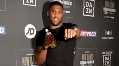 Fury by se mohl vykoupit z cirkusu s Usykem. K souboji ho vyzval Joshua