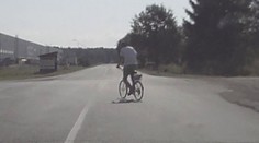 Jel na kole a nedal přednost druhému cyklistovi, dostal 10 měsíců vězení