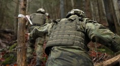 Drsný závod v Krkonoších: Nejsme vojáci, abychom měli pohodlí, říkají