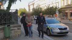 Přítelkyni držel den v autě a vyhrožoval! Dokázala si zavolat pomoc