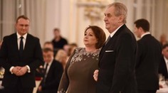 Politici i celebrity se sešli na plese. Zeman slíbil vyznamenání pro Gotta