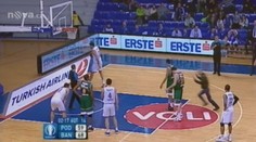 VIDEO: Šílený fanoušek! Napadl dva hráče, pak dostal tvrdý direkt