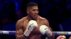 Boxerská hvězda Joshua chce do MMA: Lákají ho tito soupeři z UFC