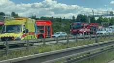 Pražský okruh zablokovala tragická nehoda náklaďáků. Dva lidé zemřeli