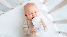 Inspekce zakázala prodej kojeneckých výživ. Stažení z trhu nestačilo