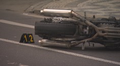 Motorkář zabil chodkyni i jejího psa. Co mu za rychlou jízdu hrozí?