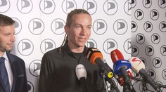 Groteska s kokainem pokračuje. Ať si Babiš zajde na testy, vyzval Bartoš