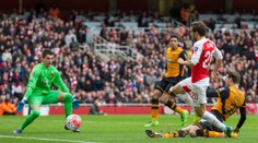 Petr Čech se jenom díval, jak brankář soupeře vychytal Arsenal!