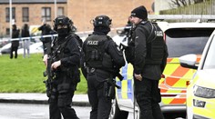 Útok nožem v Edinburghu: Dva lidé jsou zranění, po útočníkovi pátrá policie