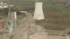 Výbuchy v německé elektrárně. K zemi šly budovy i chladící věž
