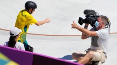 Skateboardista zakončil jízdu srážkou s kameramanem. Co na to rozhodčí?