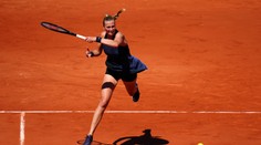 Kvitová se trápila a odvracela mečbol, Veselý končí v prvním kole