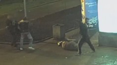Brutální bitka v centru Prahy! Ležícího muže kopali do hlavy
