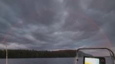 Úkaz, který jste ještě neviděli. Rybář natočil rudou duhu