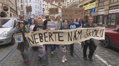 Kombinovaná výuka na školách skončí. Rozhodnutí rozpoutalo vlnu protestů