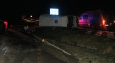 Na dálnici D5 se srazila dodávka s kamionem. Srážka blokovala dopravu