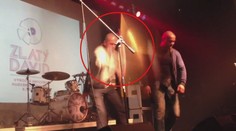 CELÉ VIDEO: Agresivní sprosťák! Takhle Leo Beránek běsnil v pražském klubu!