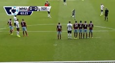 VIDEO: NARUŠITEL! Fanoušek vtrhl na hřiště a zahrál přímý kop