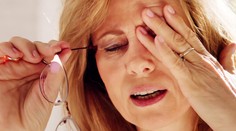 Žena přišla o oko kvůli nebezpečnému parazitovi. Udělala zásadní chybu