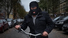 Muž jezdil po obchodě na kole a bez roušky! Chtěl prý ukrást nářadí