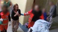 Adama nechali krvácet na chodbě, má trvalé následky. Obžalovali 3 zdravotníky