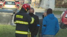 Panelák v Plzni zachvátily plameny, dva lidé skončili v nemocnici