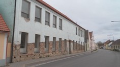 Vratěnín přestaví vybydlenou školu na byty. Obci pomohly státní dotace