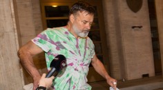 Dědeček je na svobodě. I přes obvinění ze zabití pěti studentů soud vazbu zamítl