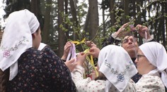 Lipno přivítalo jaro. Nechyběl tanec v krojích i pečení mazanců