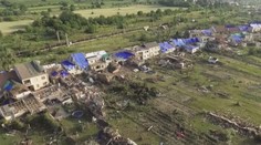 Zkáza v délce 26 km. Letecké záběry ukazují cestu tornáda jižní Moravou